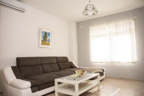 Apartments Kasalo with private garden